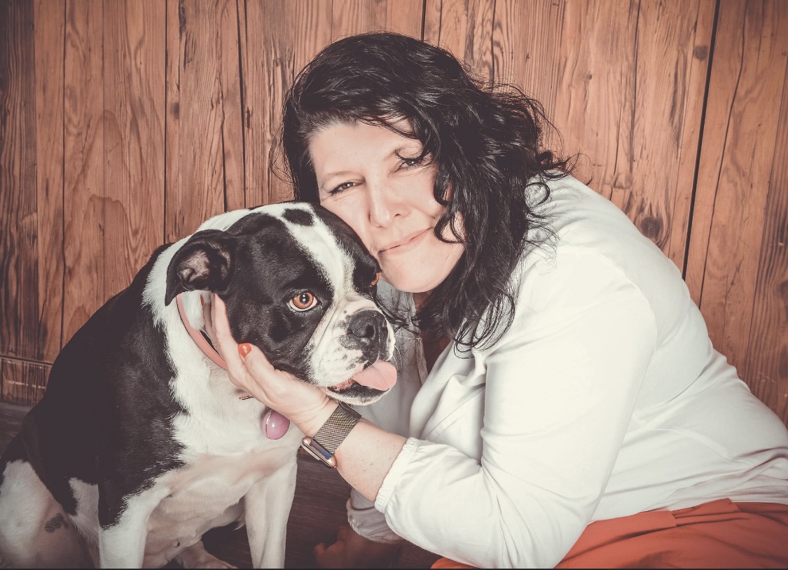 Frau Lange mit einem American Bullyrüden